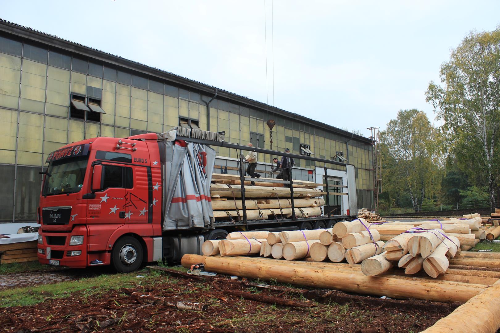 Verladen der Stämme